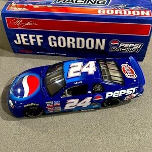 Jeff Gordon #24 Pepsi Racing 1999 Monte Carlo 1:24 Diecast Car